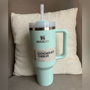 BNWT 40oz Mint Stanley